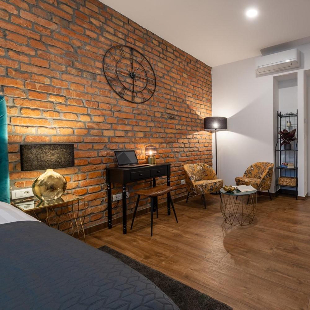 Brickwall Apartments Загреб Номер фото